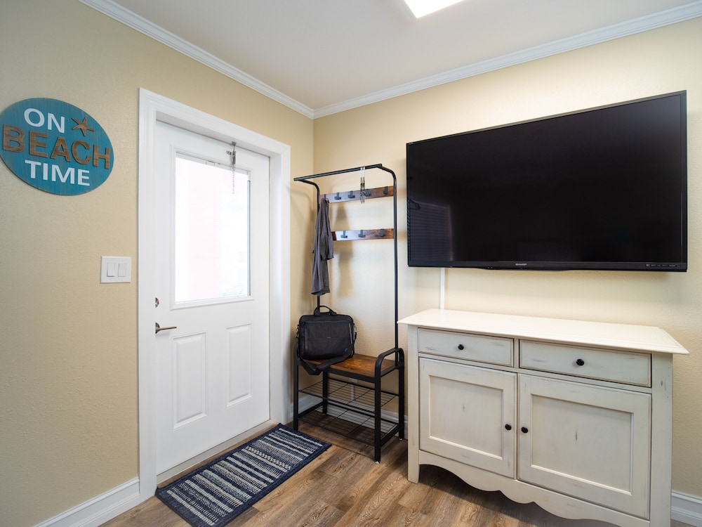 Deluxe Studio Suite, 1 Queen Bed With Sofa Bed, Kitchen, River View