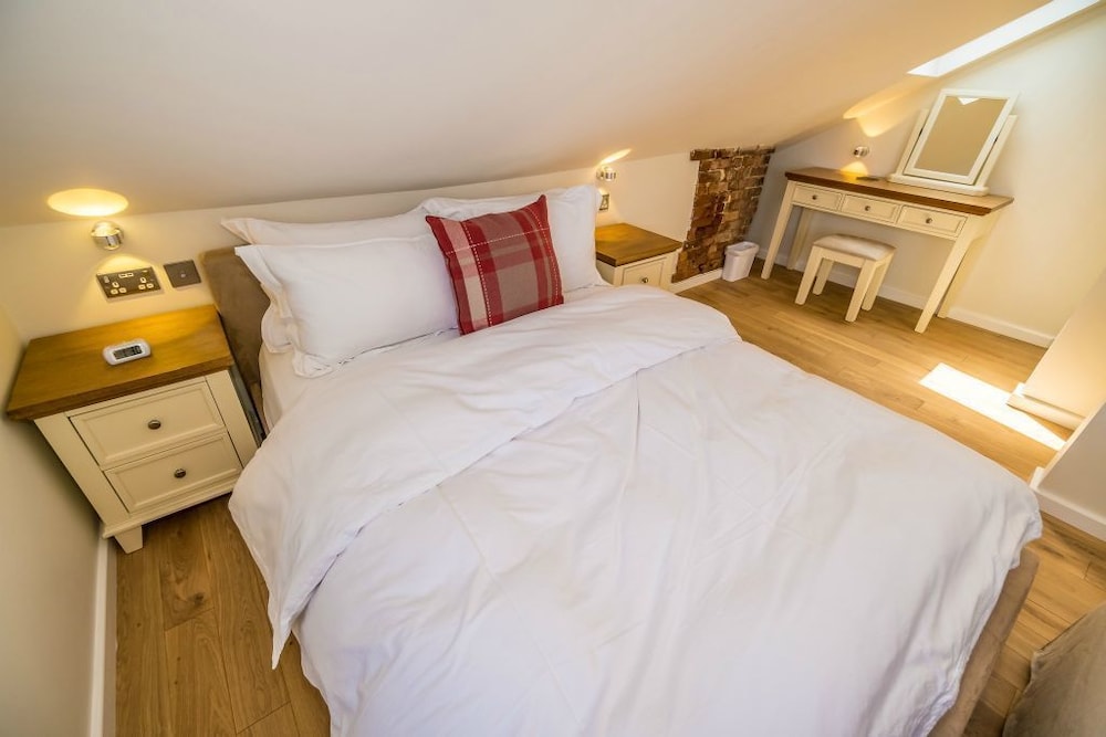Panoramic Studio, 1 King Bed photo 2