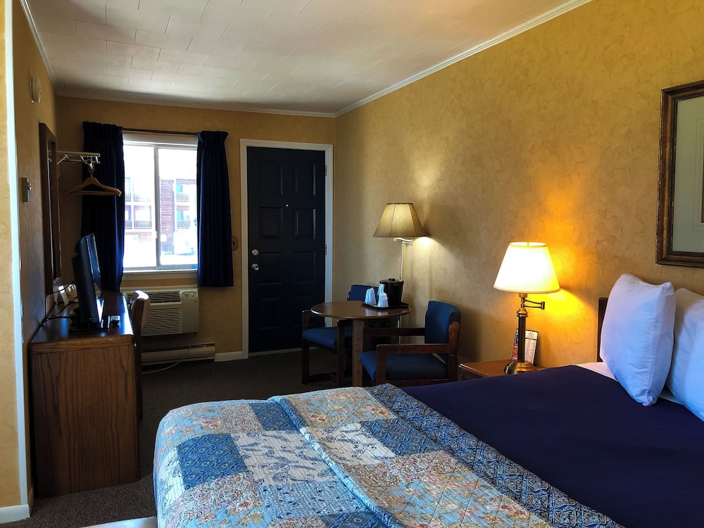 Standard Room, 1 Queen Bed, Park View, Corner photo 1