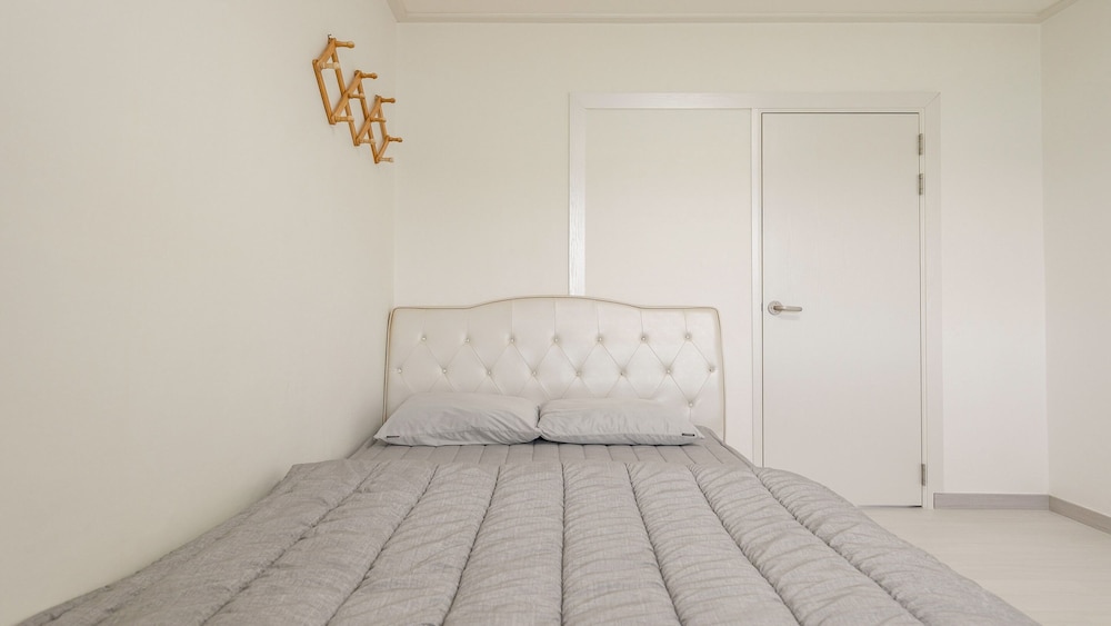 Basic Room, 4 Bedrooms (Entire House (Room 103 + Room 104))