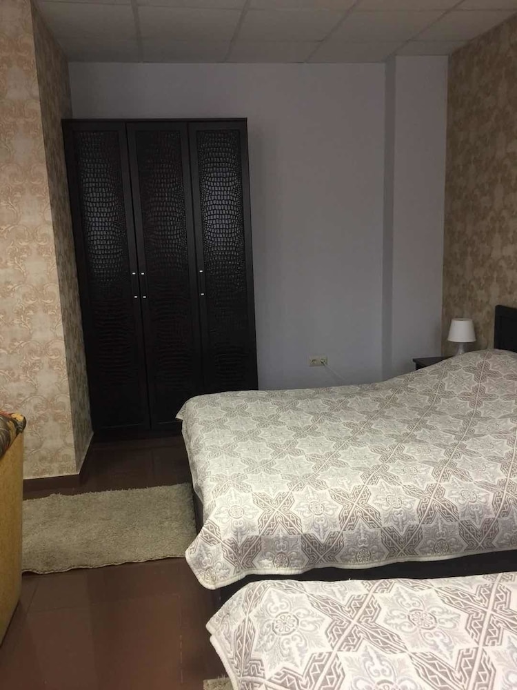 Basic Apartment, Multiple Beds, Non Smoking photo 2