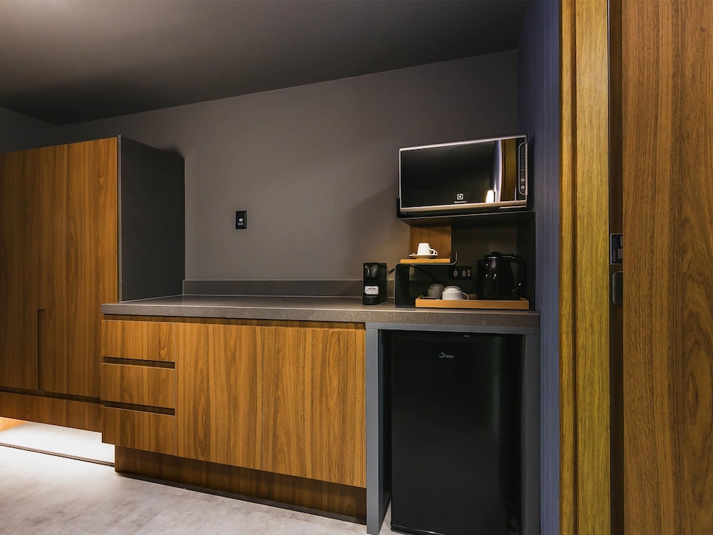 Executive Room, 1 King Bed, Microwave - Photo 7