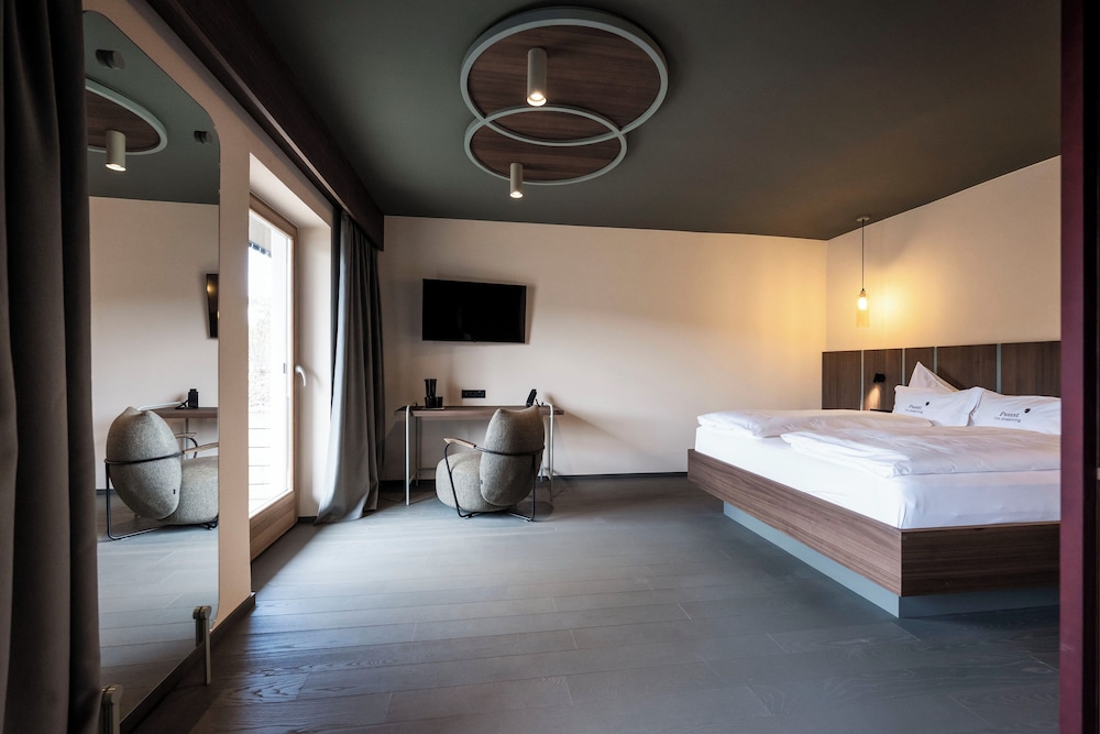 Romantic Suite, 1 Queen Bed, Patio