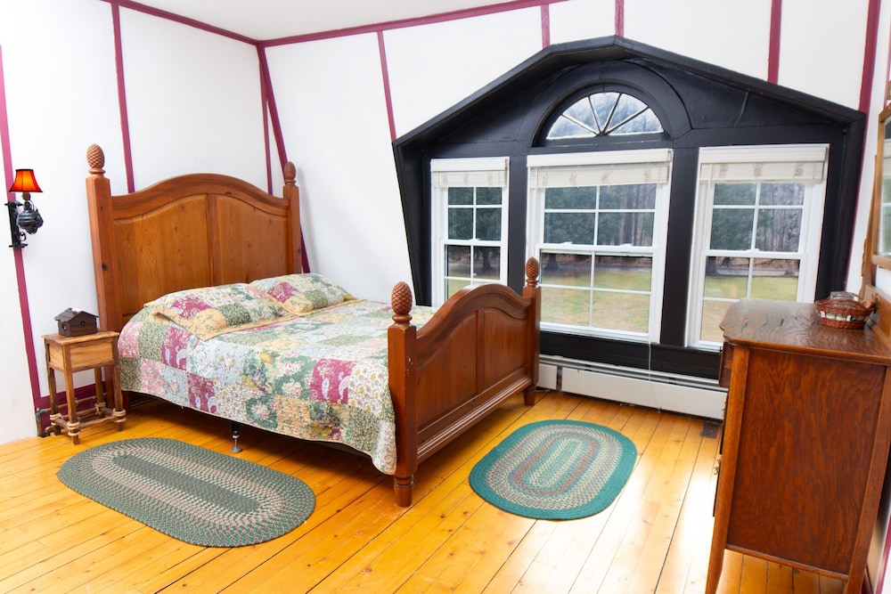 Standard Room, 1 Queen Bed with Sofa bed, Non Smoking (Catamount)
