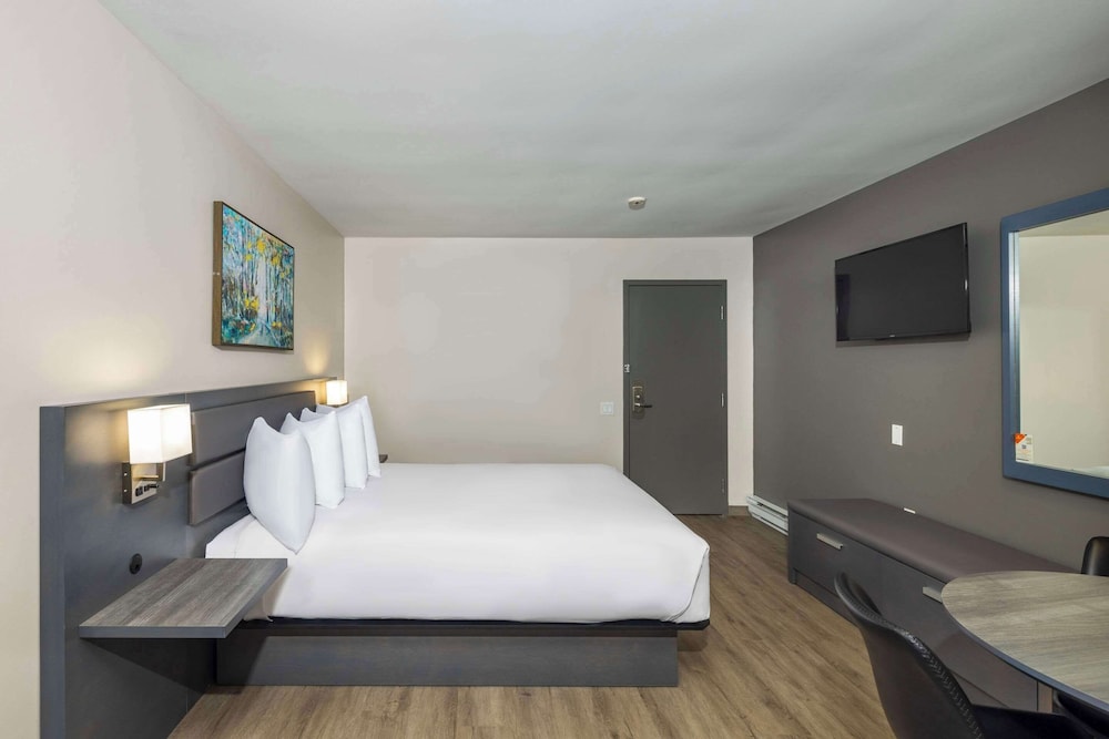 Superior Suite (two queen beds) photo 2