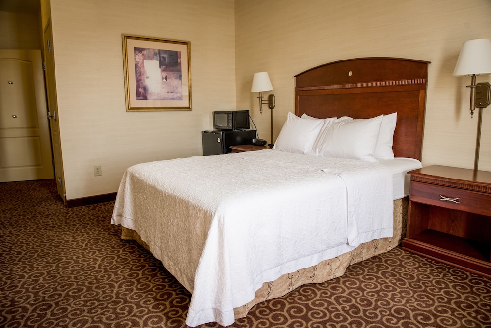 One Queen Bed, Non-Smoking, Accessible - Photo 3