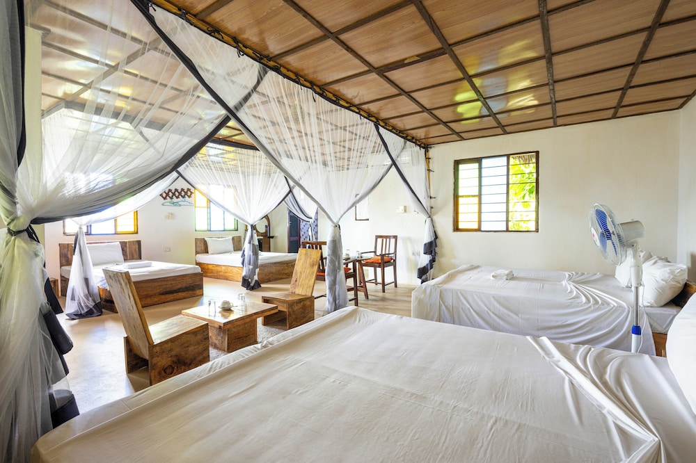Superior Quadruple Room, 1 Bedroom, Non Smoking, Partial Ocean View (Bungalow)