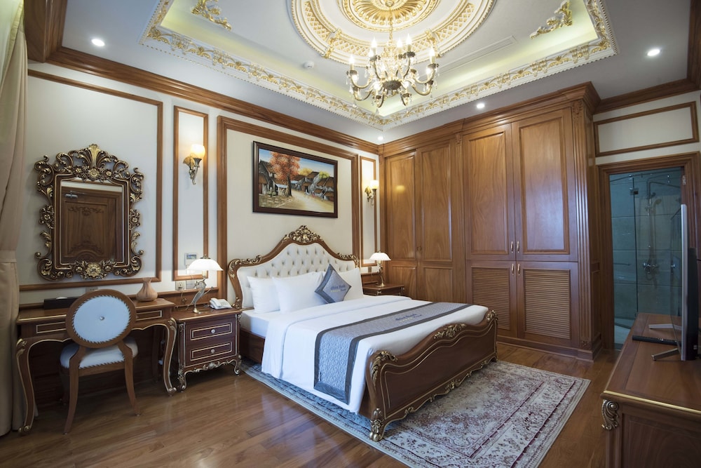 Presidential Suite, Club Lounge Access, Garden View photo 1