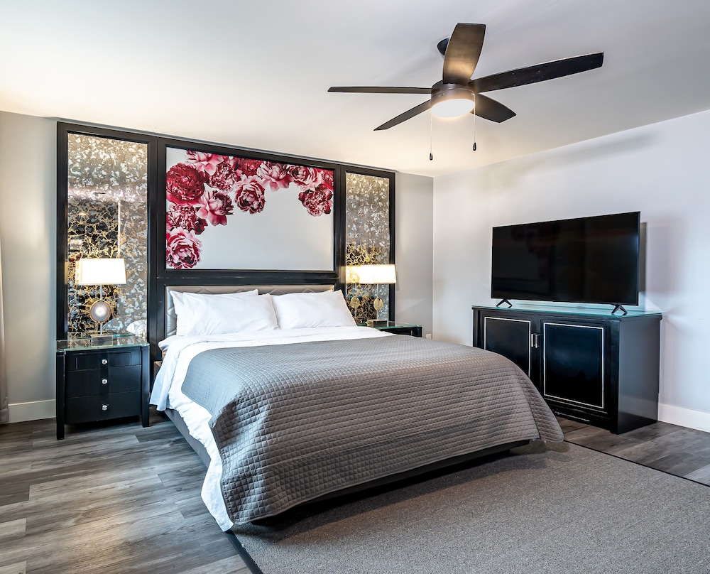 Suite, Multiple Beds