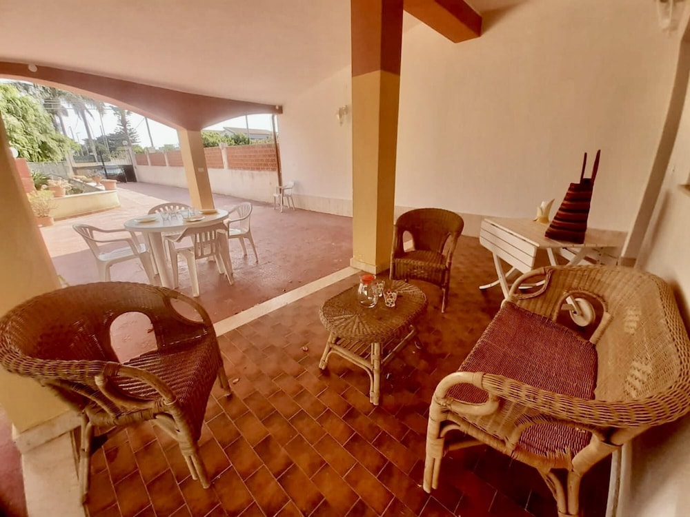 Villa photo 2