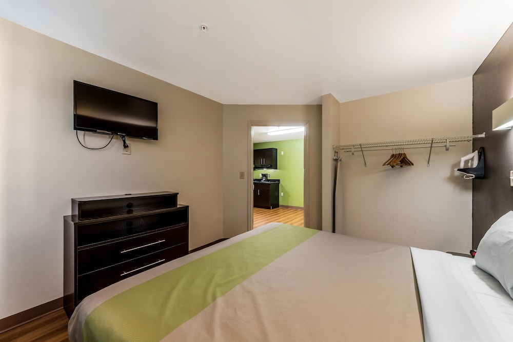 Suite, 1 King Bed, Non Smoking photo 3