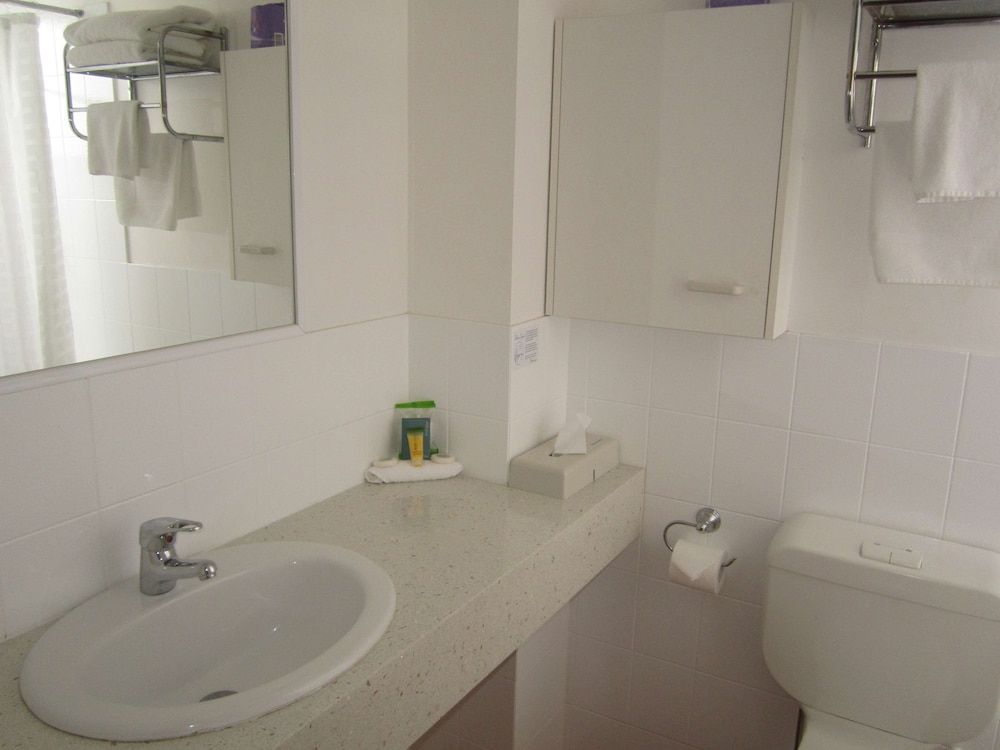 Suite, Multiple Beds, Non Smoking - Photo 7