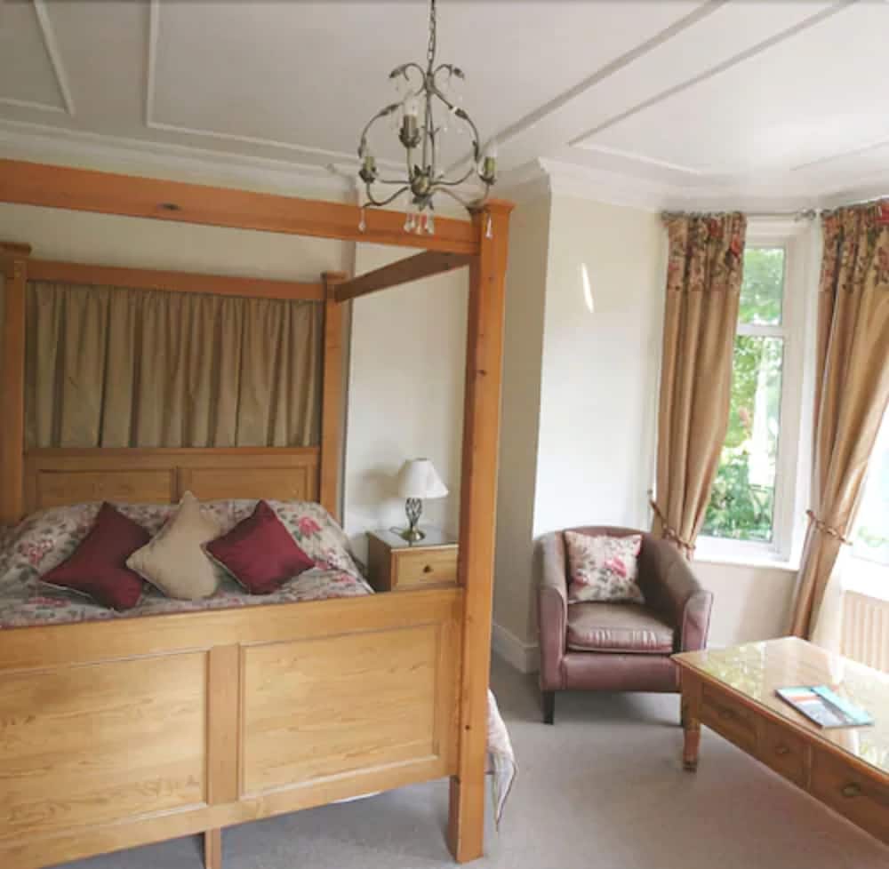 Double Room (Four Poster - Not Pet-Friendly) photo 1