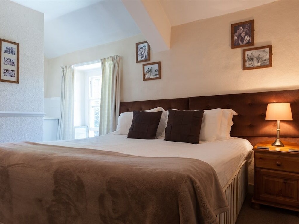 Double or Twin Room, Ensuite (SuperKingsize) photo 2