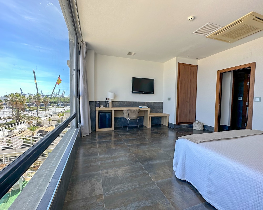 Suite, Sea View - Photo 2