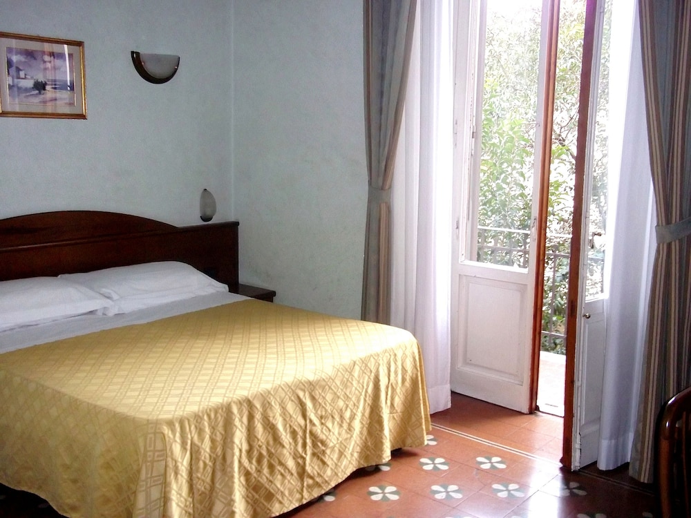 Standard Double Room Single Use photo 3