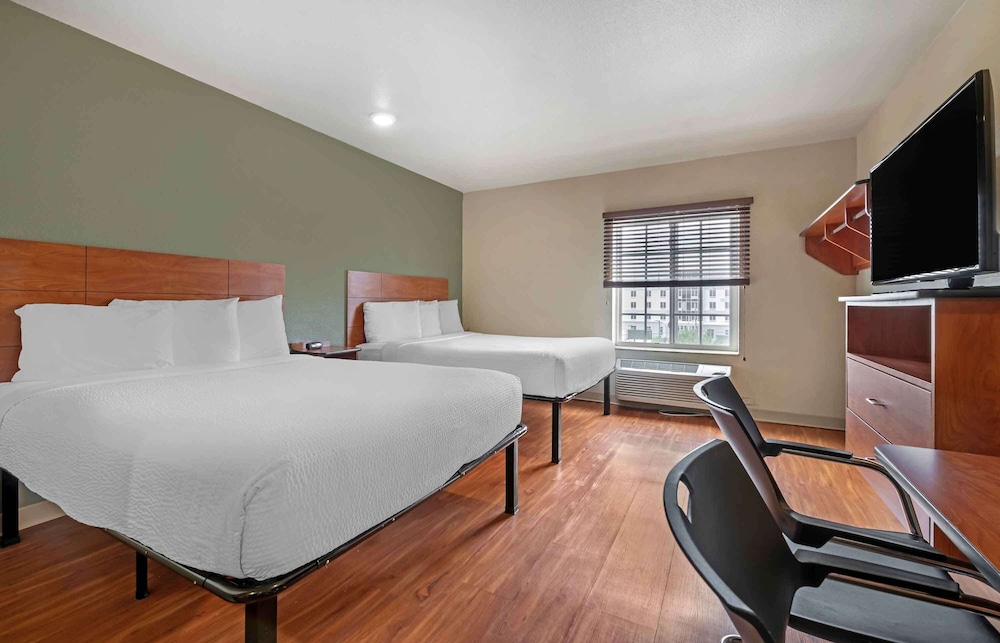 Standard Studio, 2 Queen Beds, Refrigerator & Microwave photo 2