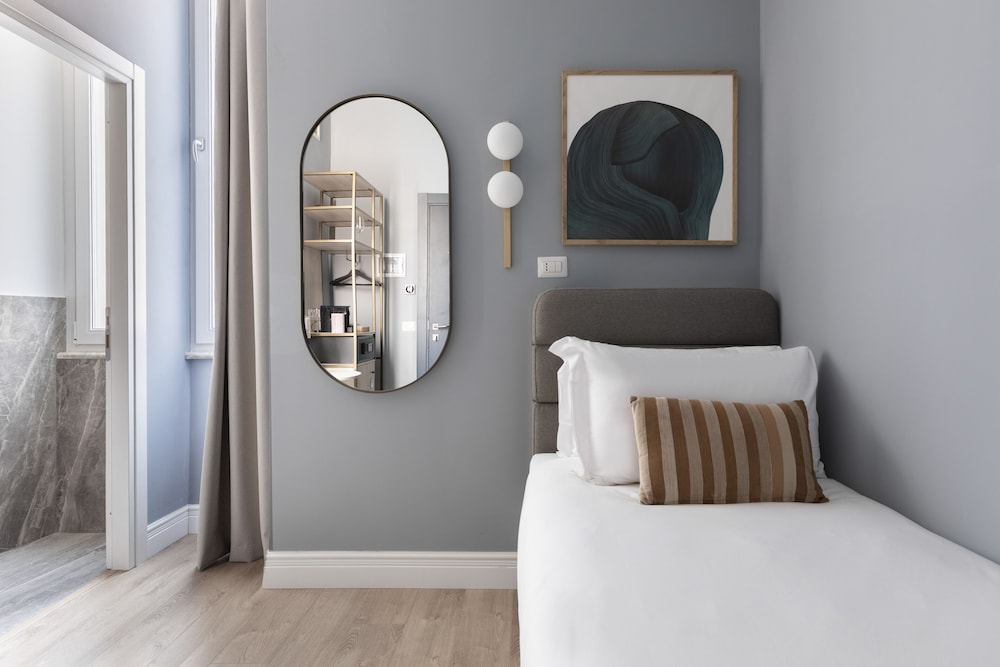 Small Room - Single Bed photo 1