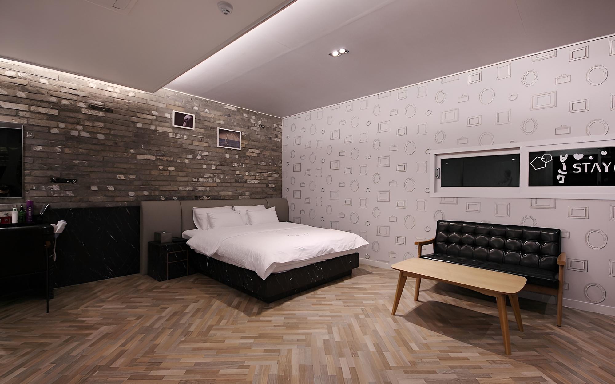 Room (Standard (1 vehicle per room)) - Photo 5