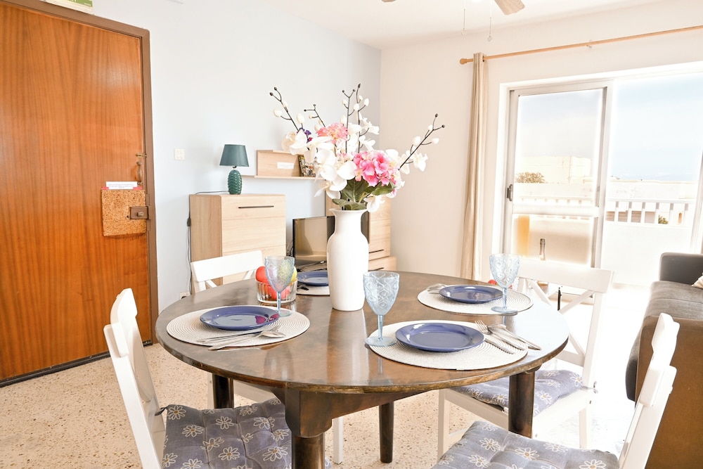 Family Apartment, Multiple Bedrooms, 2 Bathrooms (Sea blue horizon Qawra bay 4)