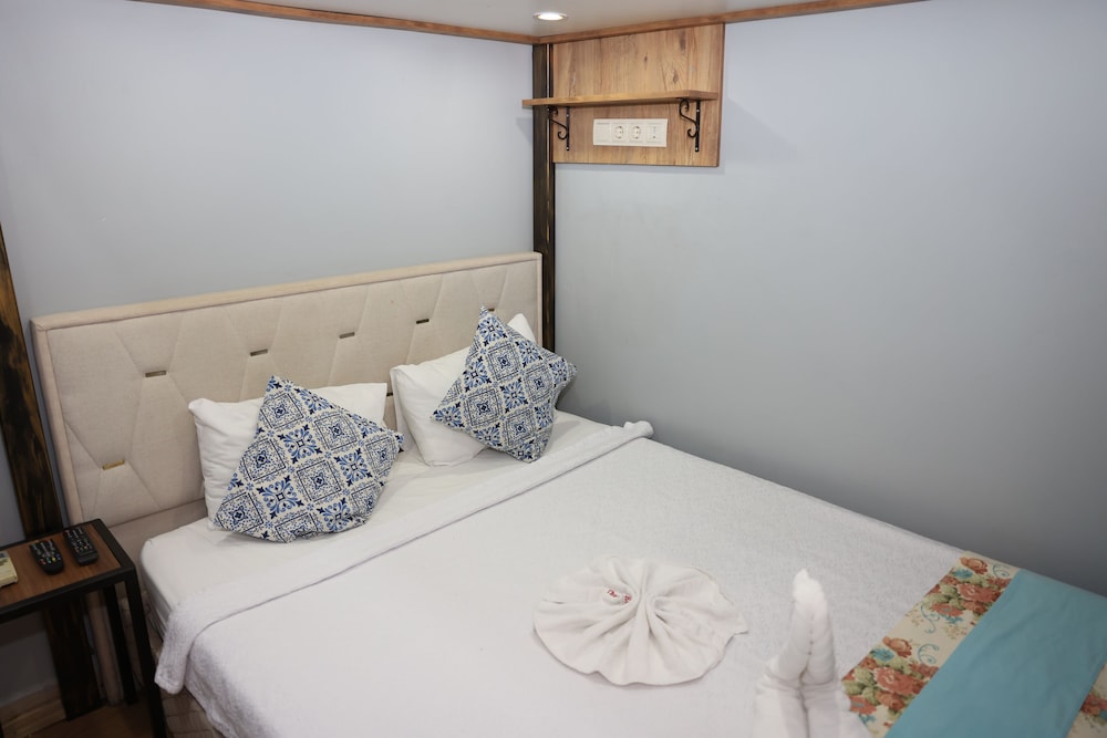Deluxe Double Room - Photo 8