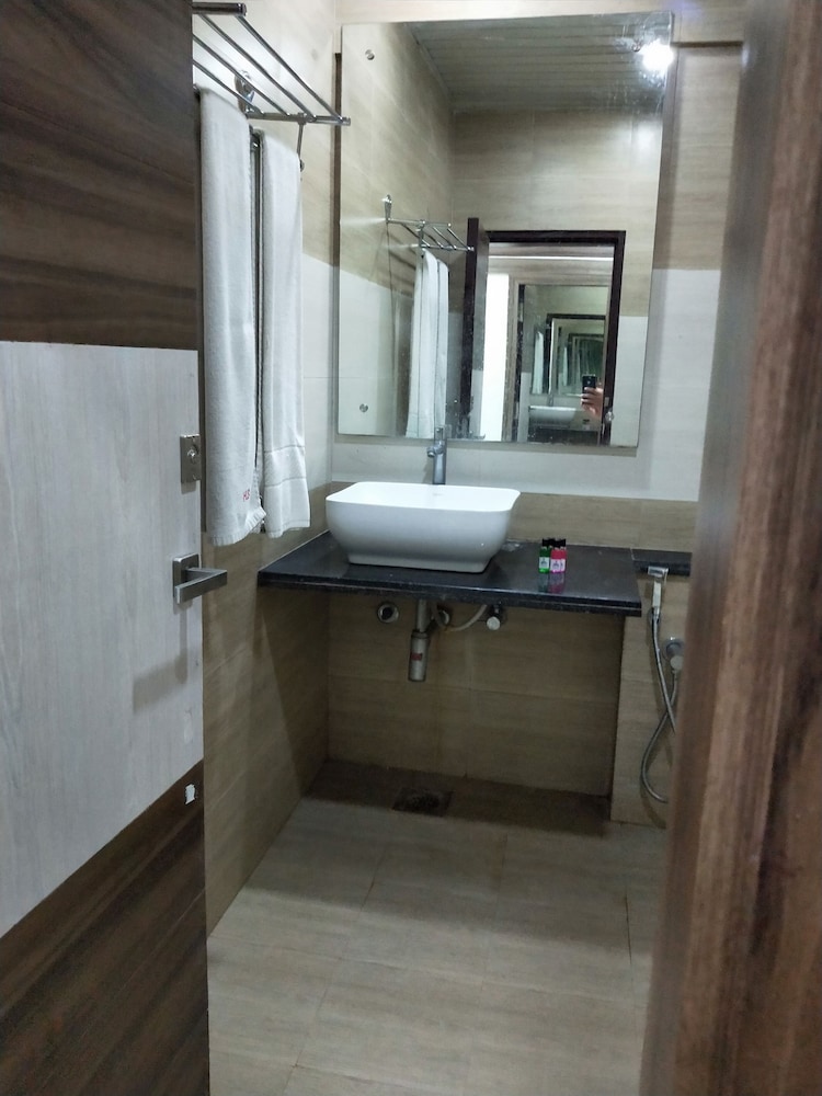Deluxe Room - Photo 3