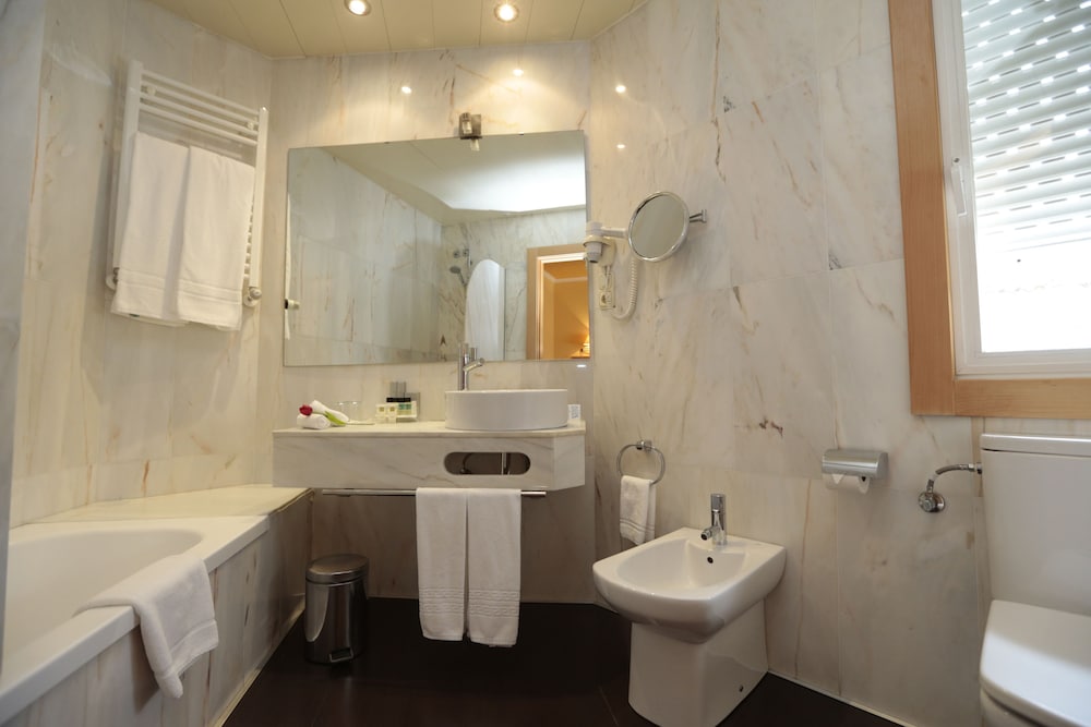 Standard Room - Photo 1