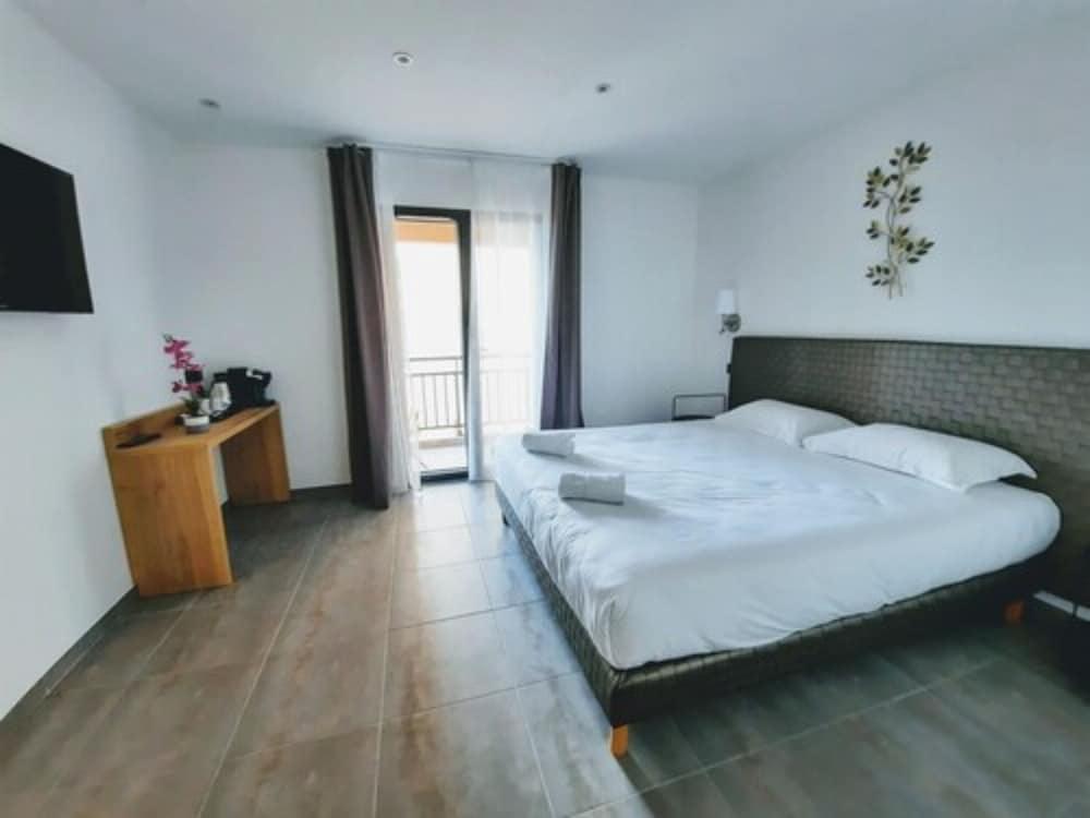 Standard Room - Photo 1