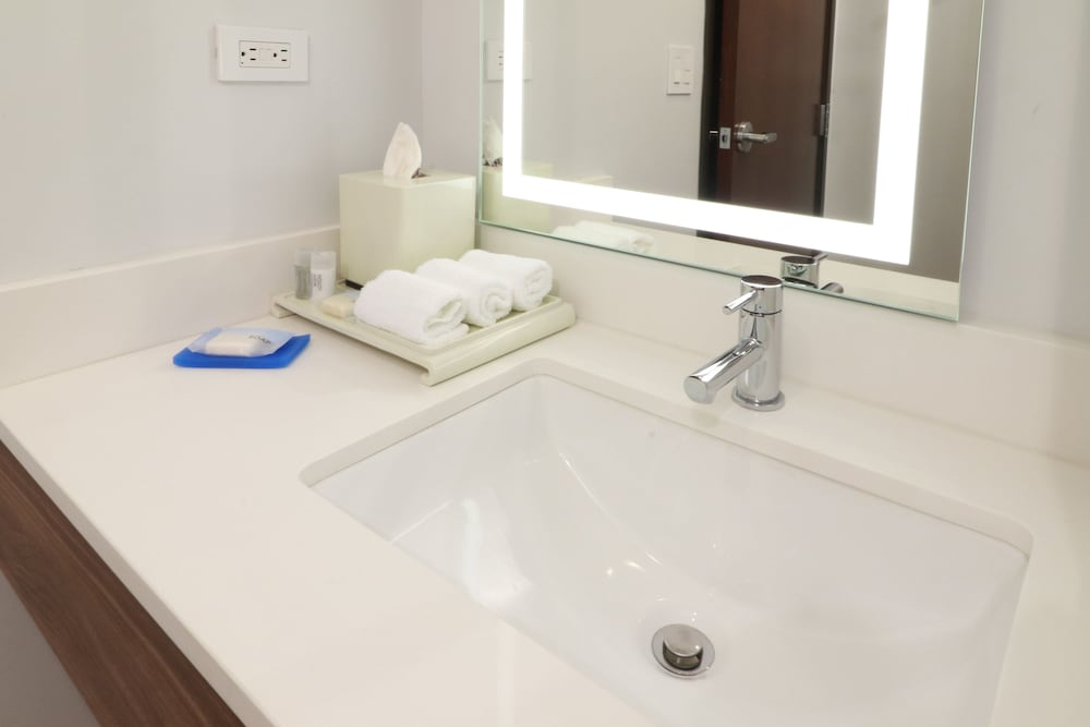 Standard Room, 1 King Bed - Photo 4