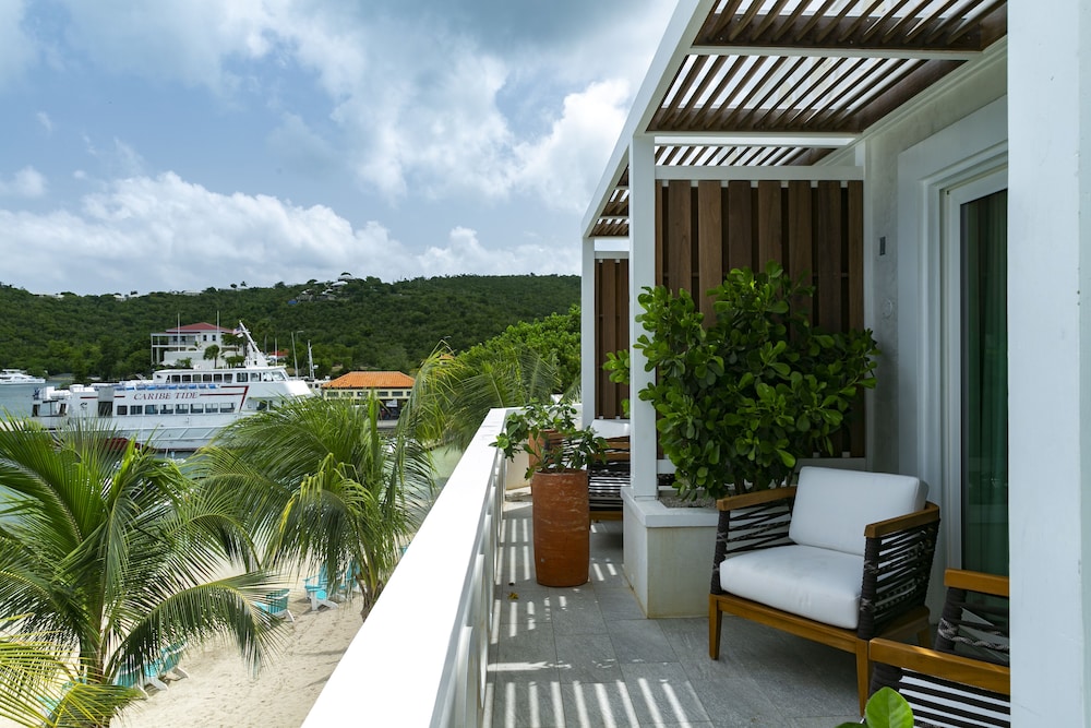 Premium Single Room, 1 Queen Bed, Ocean View photo 2