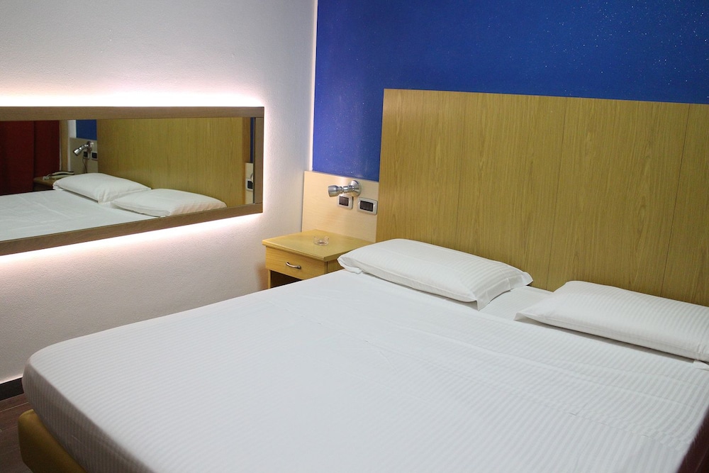 Standard Double or Twin Room photo 1