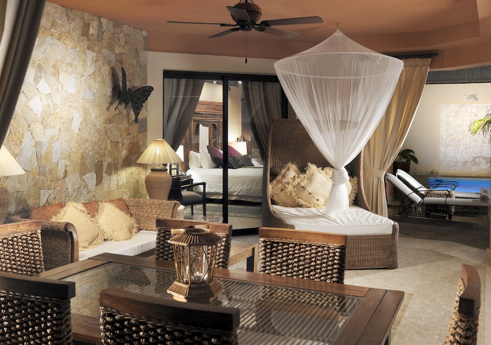 3 bedroom Imperial Villa (with private heated pool) thumbnail 6