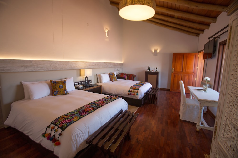 Deluxe Suite, 2 Queen Beds, City View, Tower photo 3