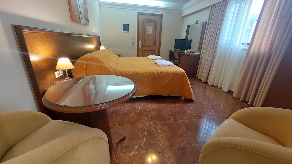 Economy Double Room, Semi-Basement without Balcony photo 3