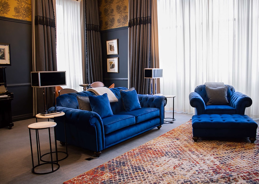 Suite, 1 King Bed (Sir Conan Doyle)