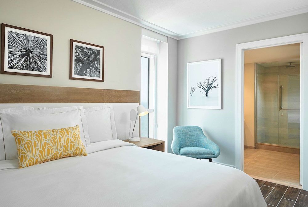 Suite, 1 Bedroom, Oceanfront (Roll-In Shower)