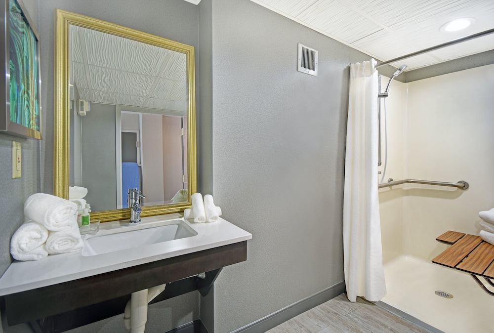 Standard Room, 2 Double Beds, Accessible (Mobility) - Photo 5