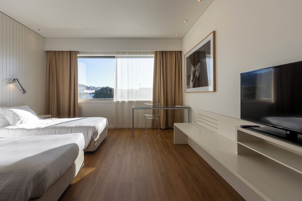 Double or Twin Room, Mountain View - Photo 1