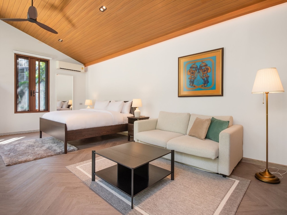 Signature Room - Photo 5