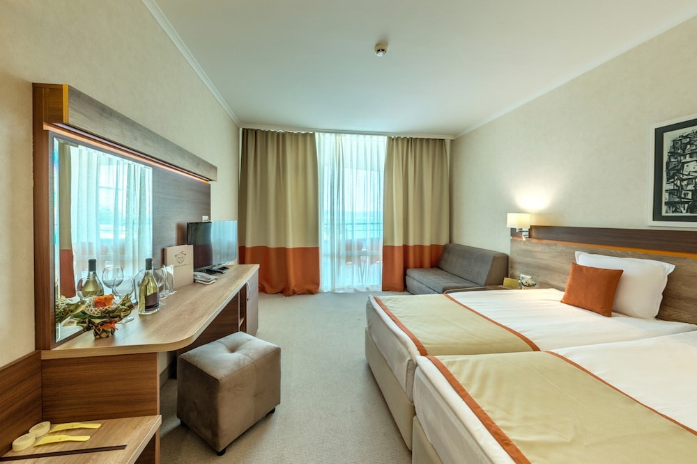 Deluxe Room, City View