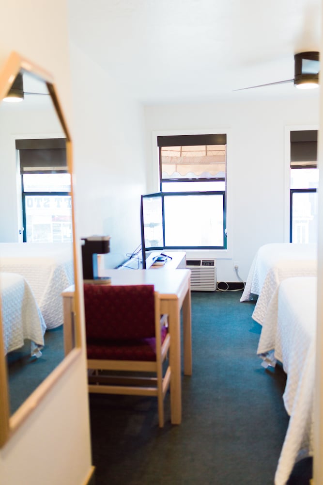 Standard Room, 2 Double Beds - Photo 5