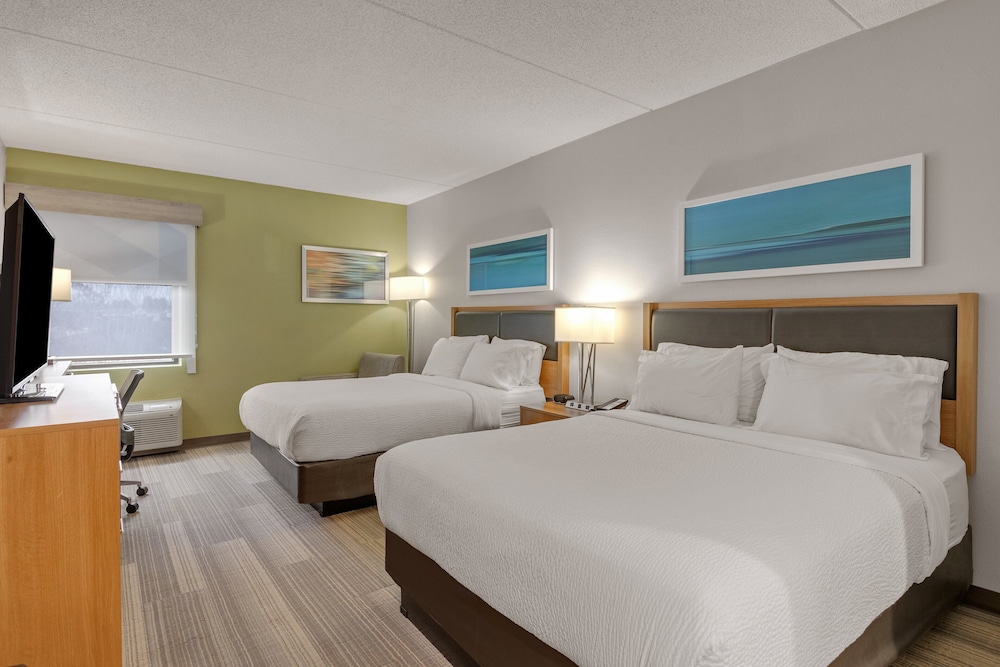 Standard Room, 2 Queen Beds, Ground Floor - Photo 1