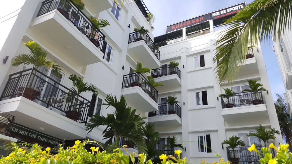 Deluxe Triple Room, Pool View photo 3