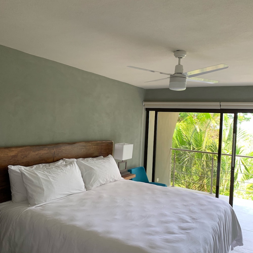 Deluxe Double Room, 1 King Bed, Partial Sea View (See Breeze, On the Hill)