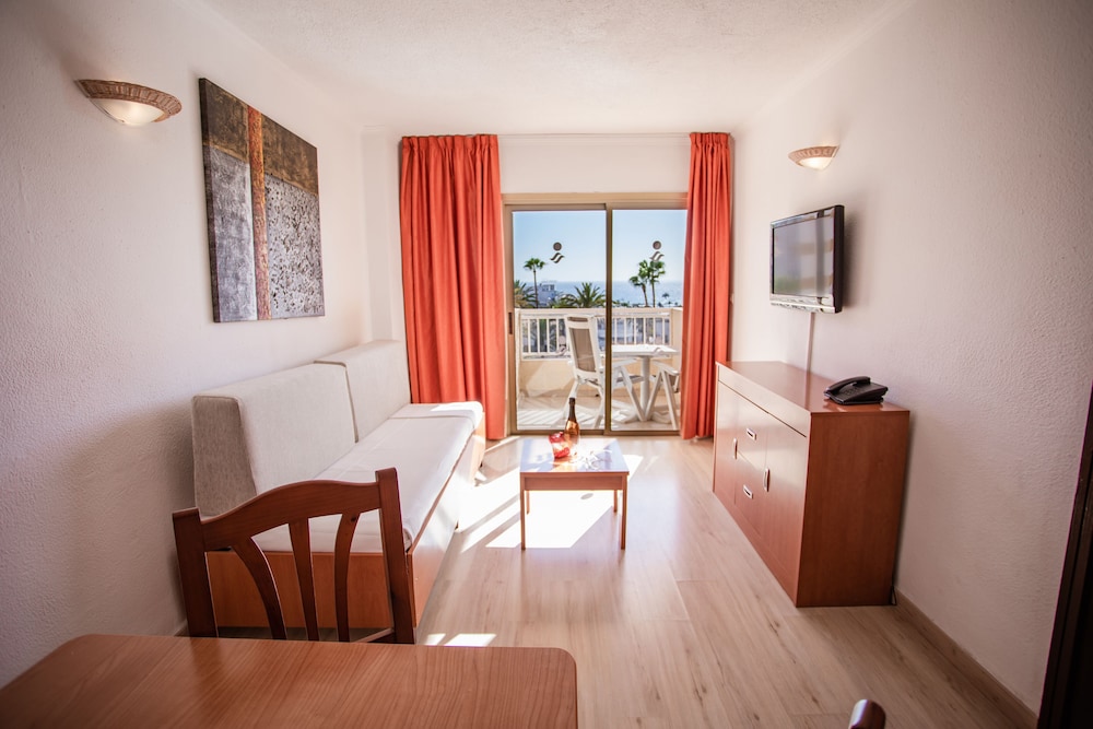 Premium Apartment, 1 Bedroom, Pool View (2 Adults and 1 Child) thumbnail 5