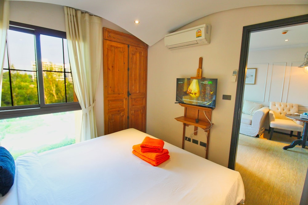 Deluxe Double Room, Pool View photo 2