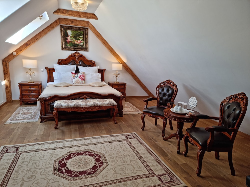 Suite, 1 King Bed, Non Smoking photo 1