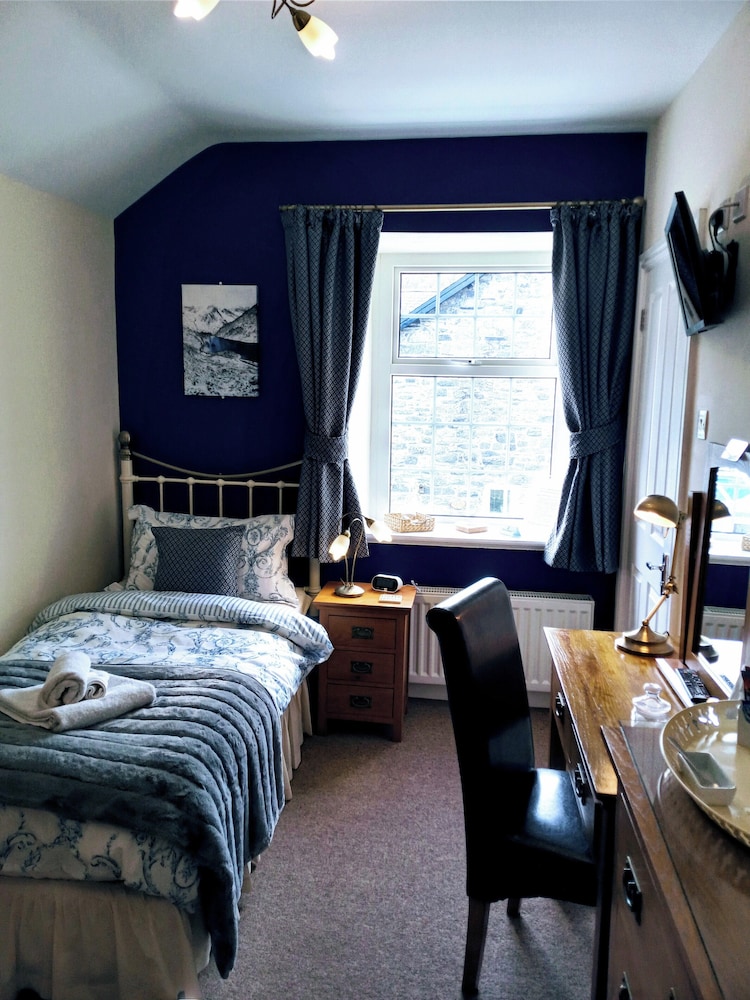 Single Room, Ensuite photo 2