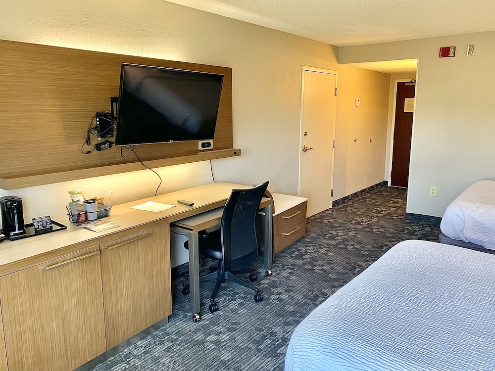 Room, 1 King Bed - Photo 2
