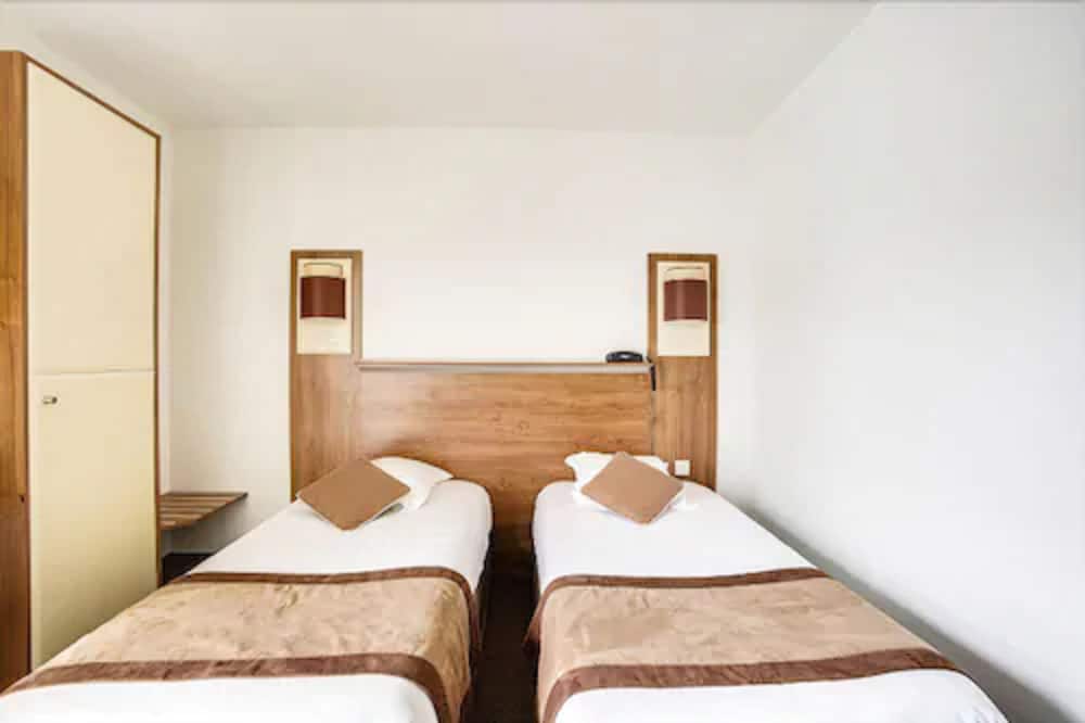Standard Room, Multiple Beds - Photo 1